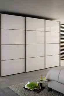 Συρόμενη εγκατάσταση ντουλάπας