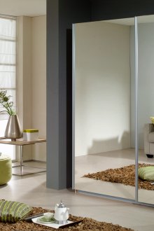 Συρόμενη ντουλάπα με καθρέφτη