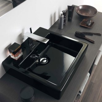 Μαύρο νεροχύτη στο μπάνιο