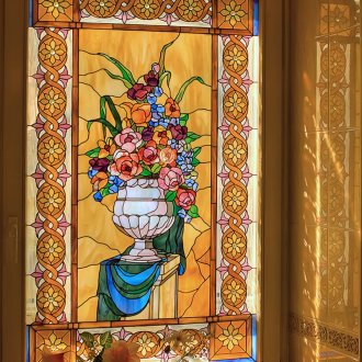 Παράθυρο από βιτρό με floral μοτίβο