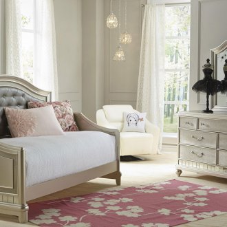 Δωμάτιο με παιδικό κρεβάτι στην Προβηγκία με καναπέ-κρεβάτι