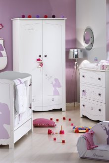 Παιδικό δωμάτιο σε στιλ της Προβηγκίας με έπιπλα