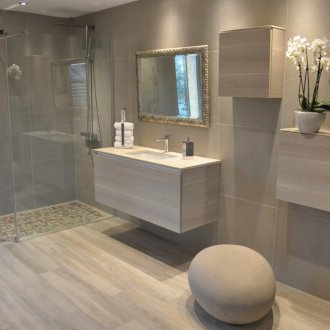 Μπάνιο με ντους γκρι