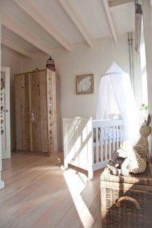 Οικονομικά σχεδιασμένο παιδικό δωμάτιο στο γαλλικό στιλ