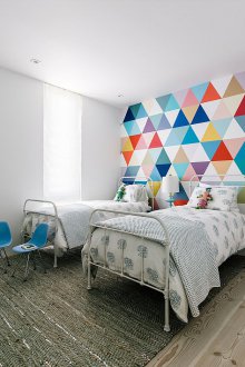 Οικονομικό σχεδιασμό παιδικό δωμάτιο με γεωμετρικό σχέδιο