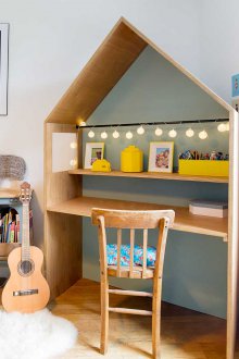 Οικονομικός σχεδιασμός παιδικού δωματίου με τραπέζι από κόντρα πλακέ