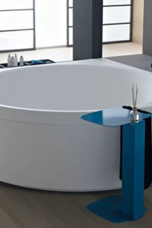 Γωνιακή μπανιέρα γύρω