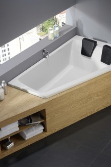 Γωνιακή μπανιέρα με ράφια