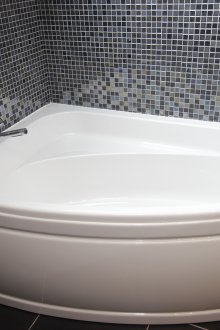 Γωνιακή μπανιέρα με κάθισμα