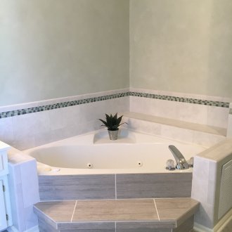 Γωνιακή μπανιέρα με βήματα