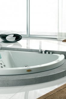 Γωνιακή μπανιέρα ενσωματωμένη