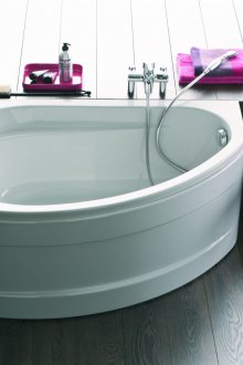 Γωνιακό λουτρό σε ιαπωνικό στιλ