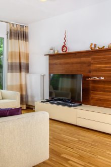 Εσωτερικό στούντιο διαμέρισμα με ξύλινο τελείωμα