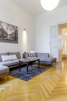 Εσωτερικό στούντιο με παρκέ