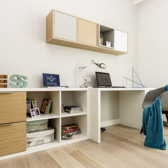 Εσωτερικό στούντιο με γραφείο