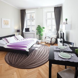 Κρεβάτι από μαλακό ξύλο με διακόσμηση