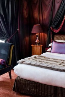 Συνδυασμένο σαλόνι και υπνοδωμάτιο με παράθυρο