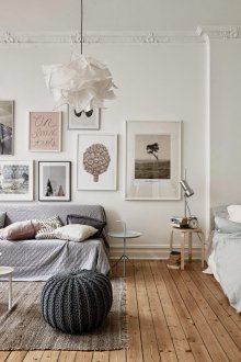 Εσωτερικό του συνδυασμένου καθιστικού και υπνοδωματίου