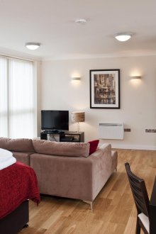 Συνδυασμένη διάταξη επίπλων και κρεβατοκάμαρων