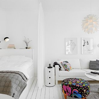 Συνδυασμένο σαλόνι και υπνοδωμάτιο με κουρτίνα