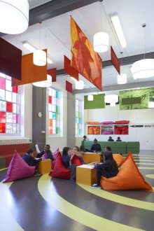 Ομαδική διακόσμηση νηπιαγωγείου με πολυθρόνα