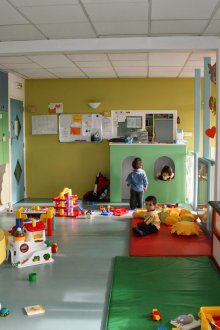 Κάνοντας μια ομάδα στο νηπιαγωγείο με θυρίδες Κάνοντας μια ομάδα στο νηπιαγωγείο με ντουλάπια