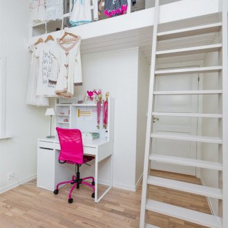 Στενό νηπιαγωγείο με υπερκατασκευή