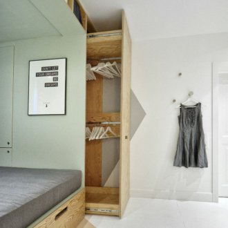 Στενό φυτώριο με έπιπλα μετασχηματιστών