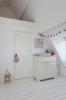 Τα παιδιά στη σοφίτα για το κορίτσι