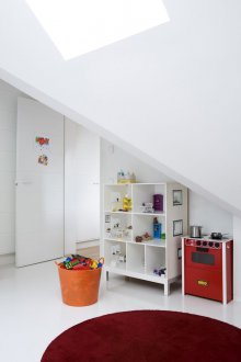 Τα παιδιά στην σοφίτα κόκκινο