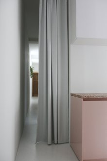 Λευκό χρώμα στο εσωτερικό του διαδρόμου