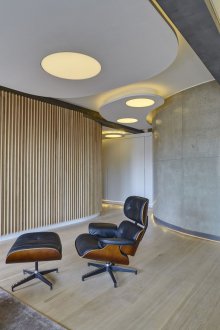 Σκυρόδεμα στο εσωτερικό του διαδρόμου