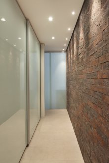 Εσωτερικό πέτρινο διάδρομο