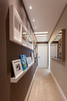 Καφέ χρώμα στο εσωτερικό του διαδρόμου