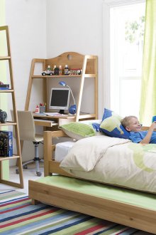 Παιδικό δωμάτιο στο Χρουστσόφ με έπιπλα από μασίφ ξύλο