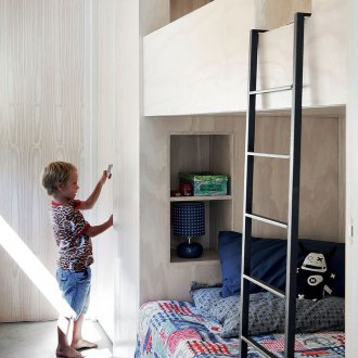 Παιδικό δωμάτιο στο Χρουστσόφ με ενσωματωμένα έπιπλα