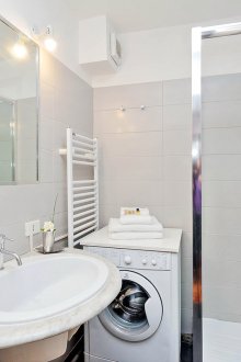 Μικρό πλυντήριο στο μπάνιο