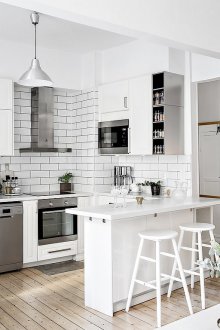 Ontwerp van een kleine witte keuken