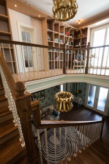 Ο σχεδιασμός των σκαλοπατιών και των δαπέδων του εξοχικού σπιτιού