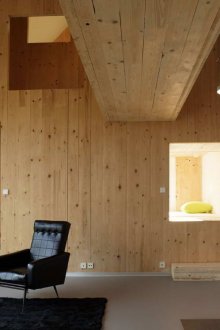 Μοντέρνος σχεδιασμός ενός εξοχικού σπιτιού από ξύλο