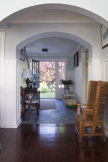 Σχεδιασμός διαδρόμου με μπλε αψίδα