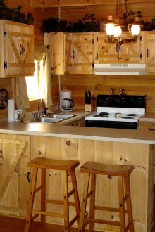 Κουζίνα με ξύλινο μπαρ