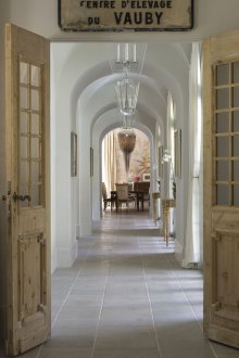 Σχεδιασμός διαδρόμου με πρόσοψη καμάρας