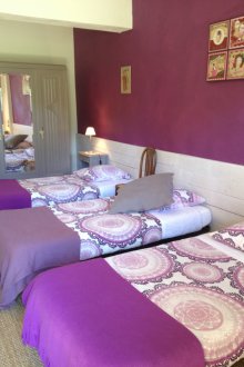 Σχεδιασμός μοβ φυτώριο για τρία παιδιά