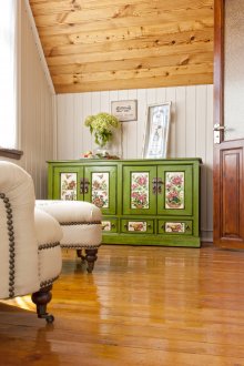 Προοδευτικό στυλ εσωτερικό καλοκαιρινό εξοχικό σπίτι