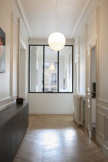 Διακόσμηση του διαδρόμου με πίνακες Art Nouveau