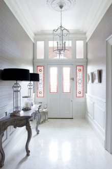 Τοίχος διακόσμηση του διαδρόμου με πάνελ ανθεκτικά στην υγρασία