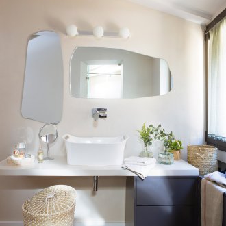 Μικρό μπάνιο με παράθυρο