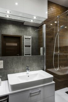 Μικρό μπάνιο κάτω από το δέντρο