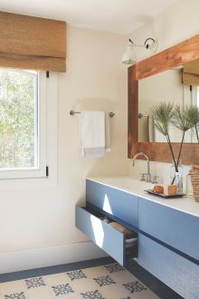 Μικρό μπάνιο σε τροπικό στιλ